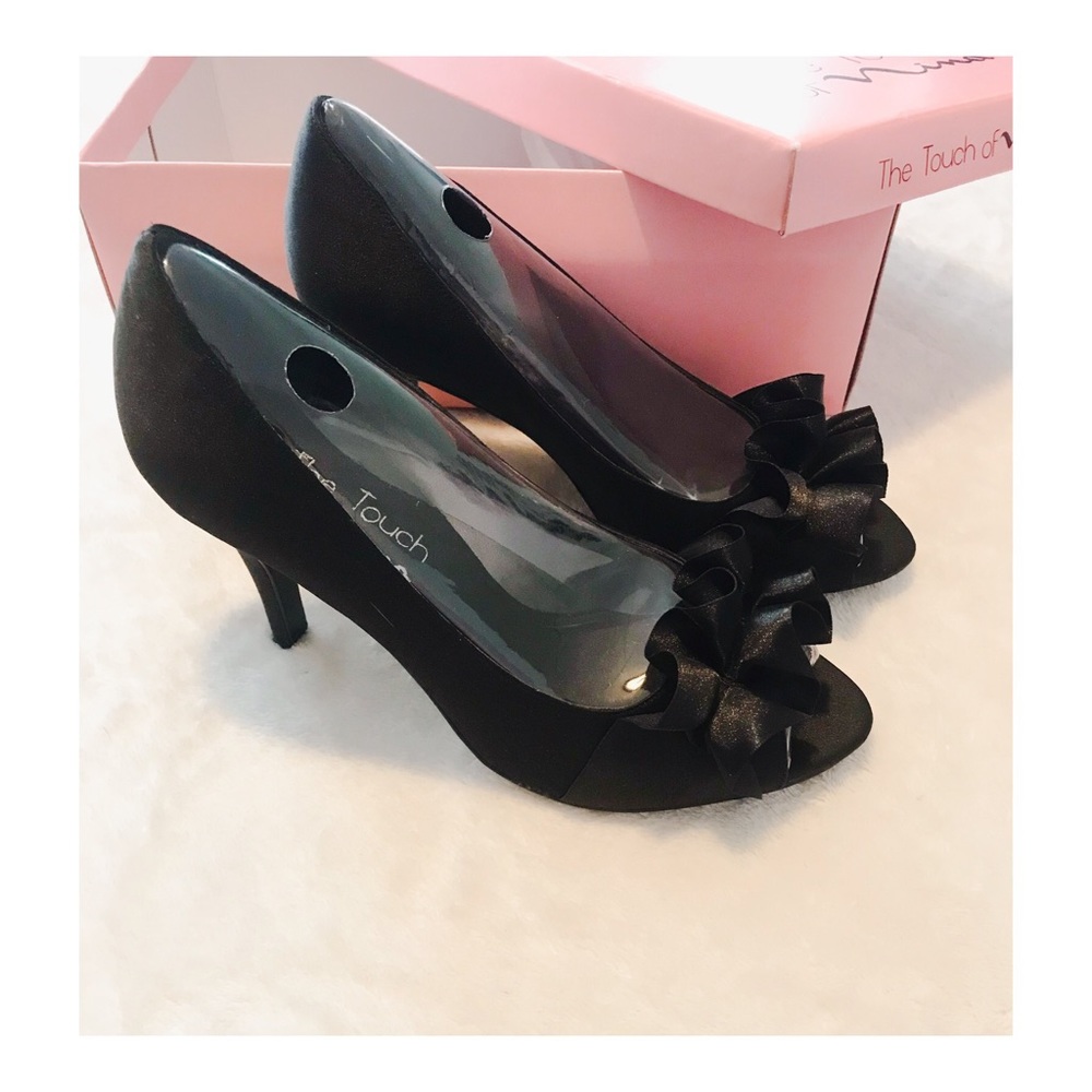 ✨NWT Nina Black Satin Heels